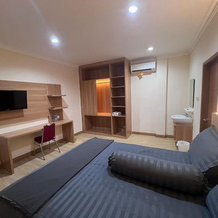 Wisma Delapan Mitra Reddoorz ジャカルタ エクステリア 写真