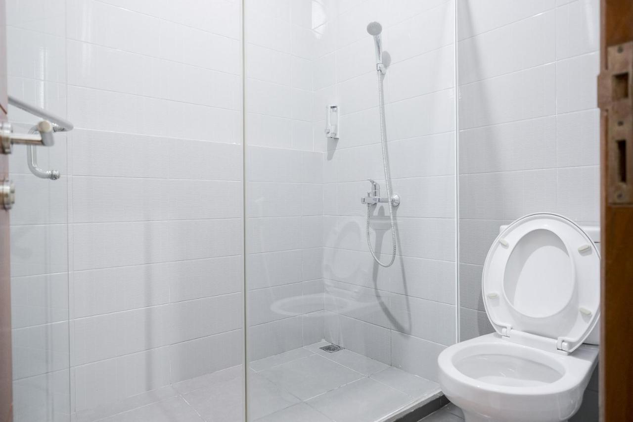 Wisma Delapan Mitra Reddoorz ジャカルタ エクステリア 写真