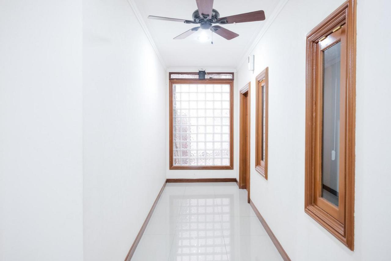 Wisma Delapan Mitra Reddoorz ジャカルタ エクステリア 写真