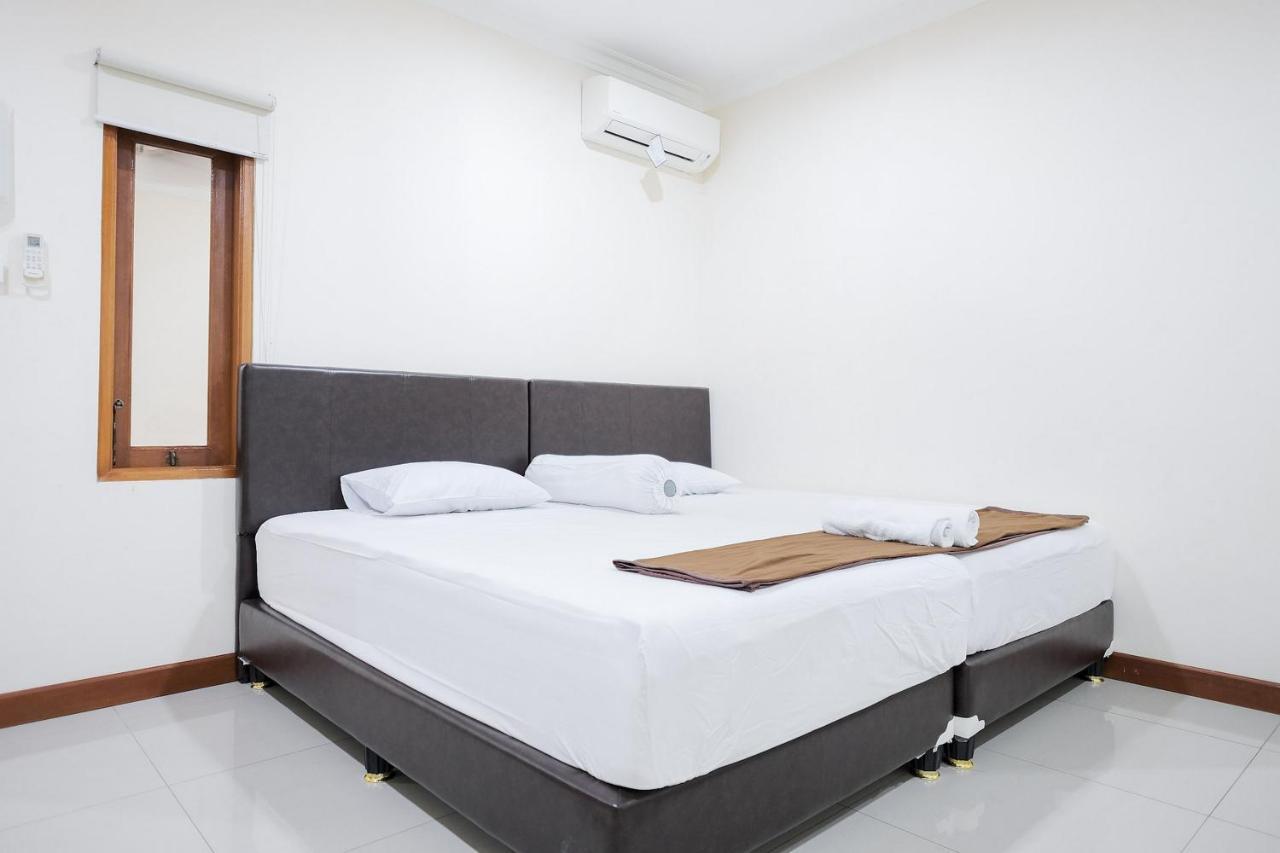 Wisma Delapan Mitra Reddoorz ジャカルタ エクステリア 写真