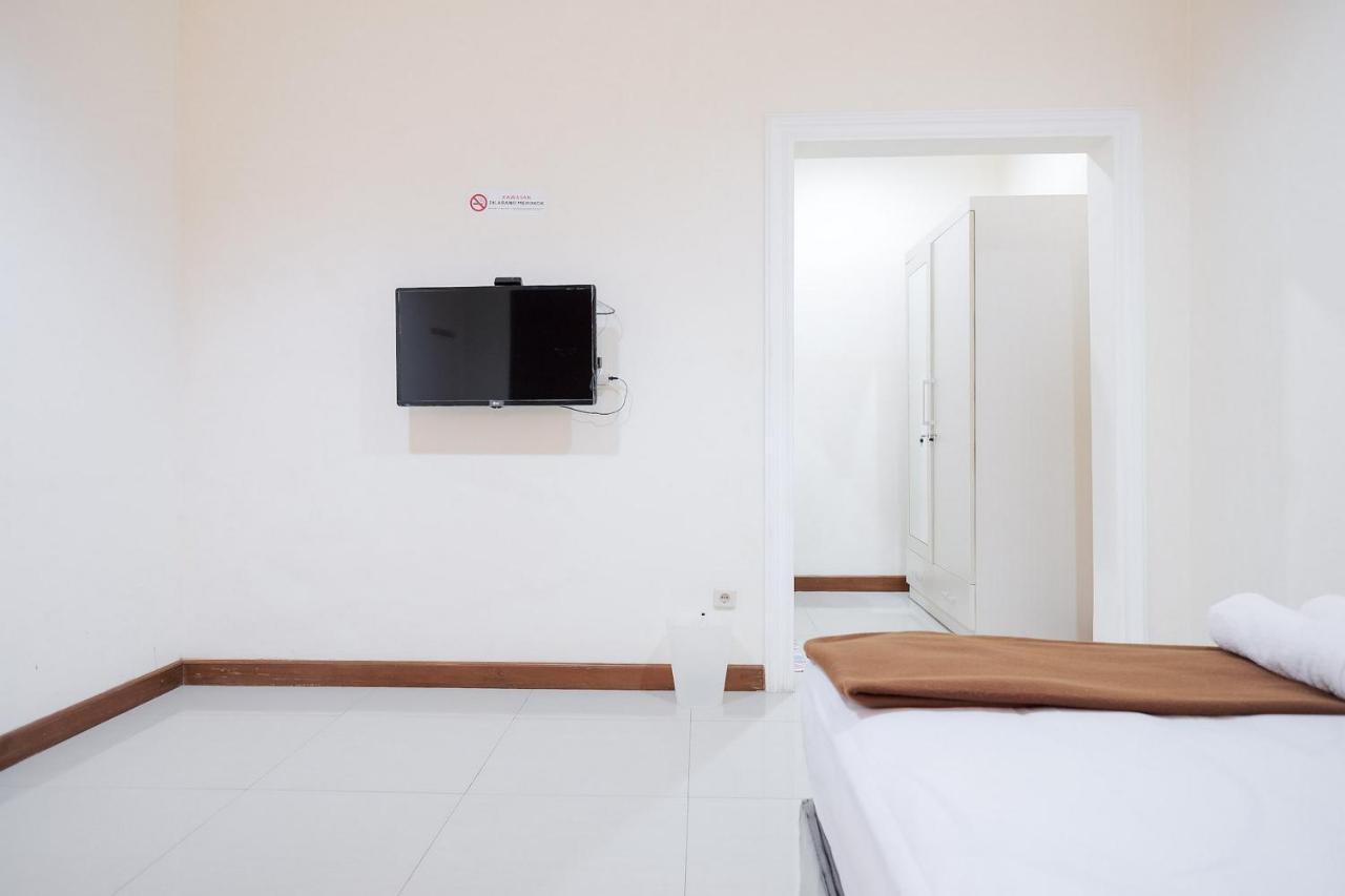 Wisma Delapan Mitra Reddoorz ジャカルタ エクステリア 写真