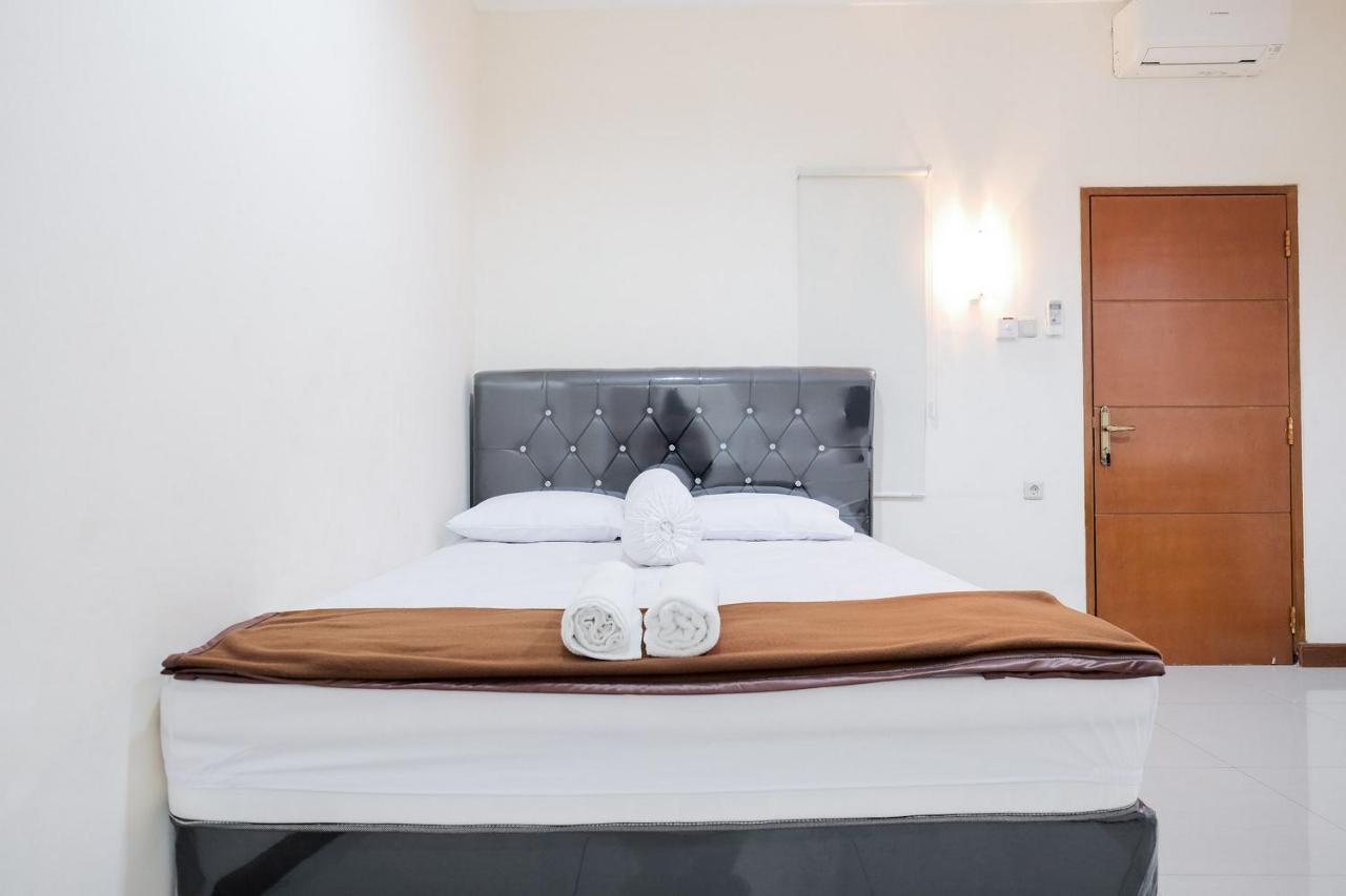 Wisma Delapan Mitra Reddoorz ジャカルタ エクステリア 写真
