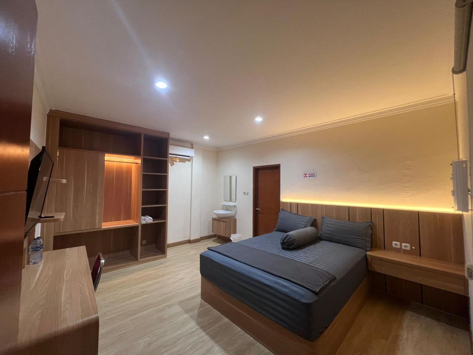 Wisma Delapan Mitra Reddoorz ジャカルタ エクステリア 写真